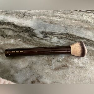 Hourglass Makeup Brush 2 (Gently used)